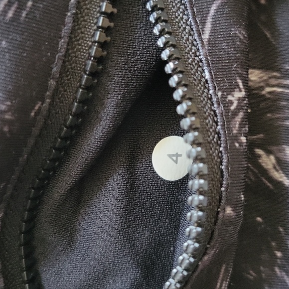 Lululemon Runday Crop Full On Luxtreme Sz4 - Picture 10 of 10